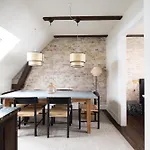 320 Sqm Townhouse By The Marble Church