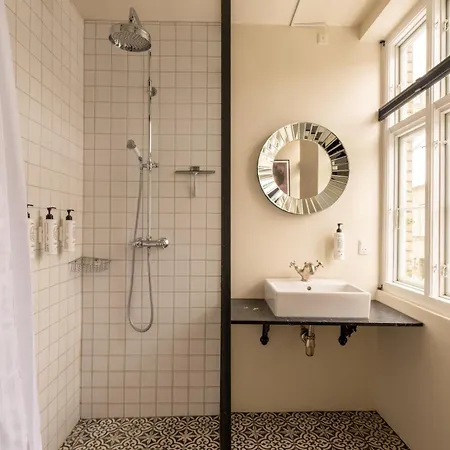 320 Sqm Townhouse By The Marble Church