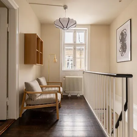 320 Sqm Townhouse By The Marble Church Копенгаген