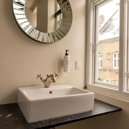 320 Sqm Townhouse By The Marble Church *