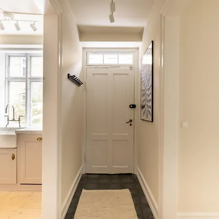 Апартаменты 320 Sqm Townhouse By The Marble Church *