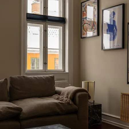 320 Sqm Townhouse By The Marble Church