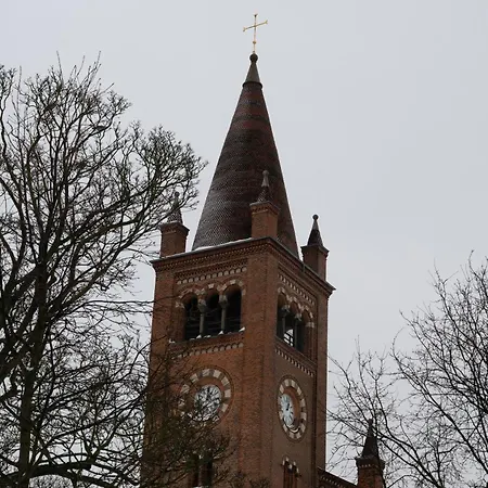 320 Sqm Townhouse By The Marble Church *