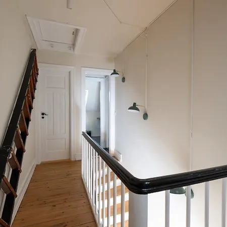 320 Sqm Townhouse By The Marble Church