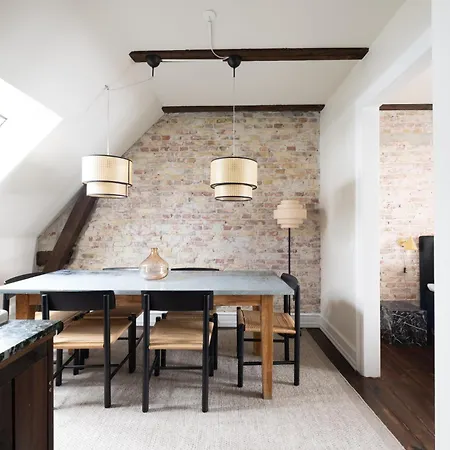 320 Sqm Townhouse By The Marble Church