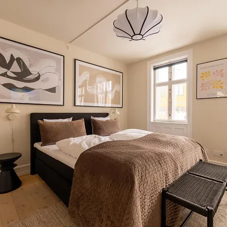 320 Sqm Townhouse By The Marble Church