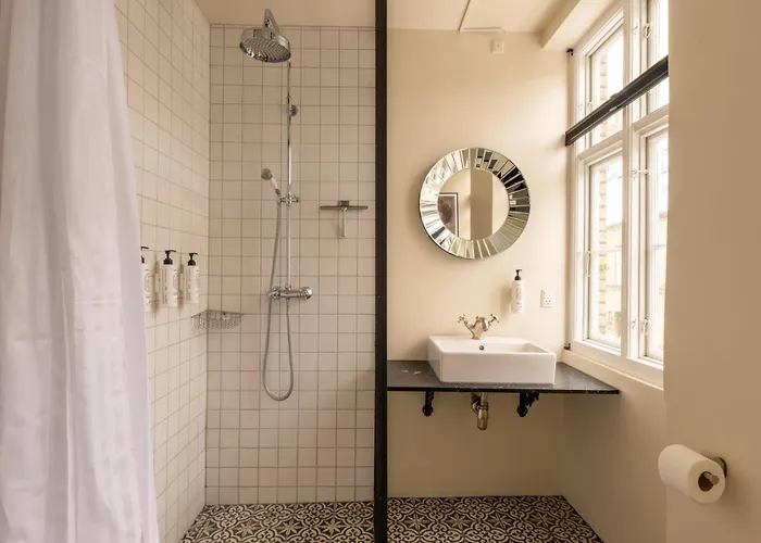 320 Sqm Townhouse By The Marble Church