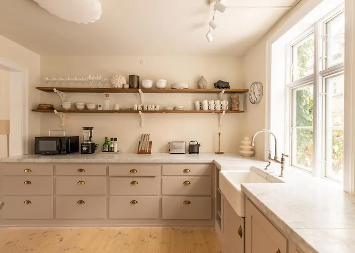 320 Sqm Townhouse By The Marble Church *