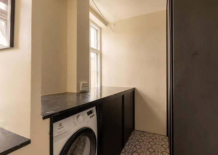 320 Sqm Townhouse By The Marble Church *