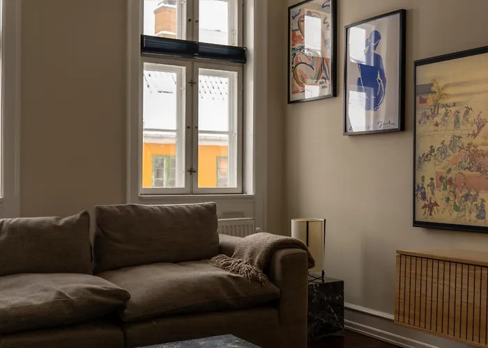 320 Sqm Townhouse By The Marble Church