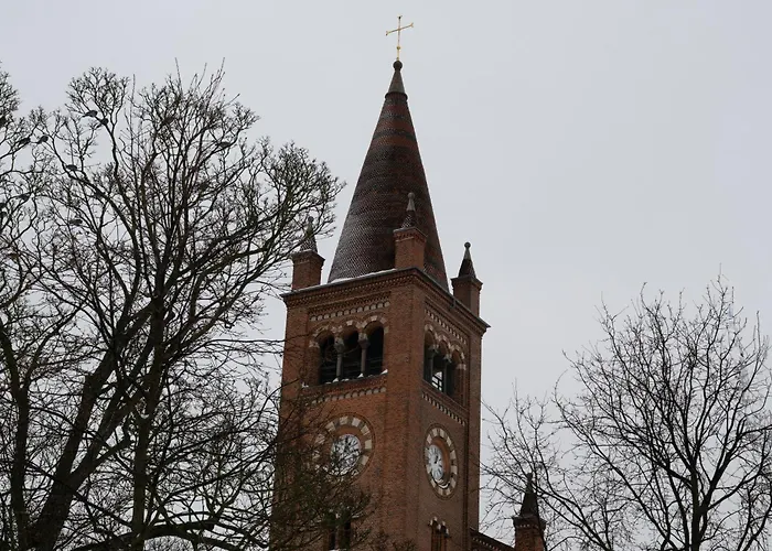 320 Sqm Townhouse By The Marble Church *