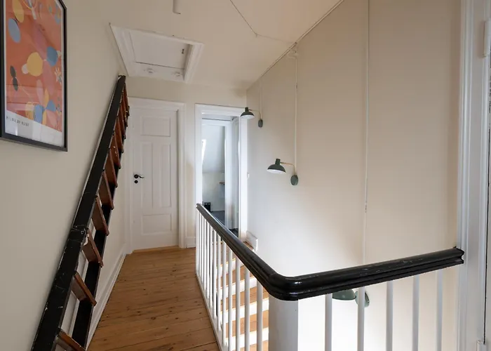 320 Sqm Townhouse By The Marble Church