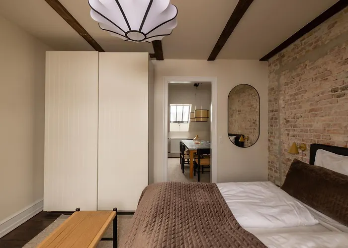 320 Sqm Townhouse By The Marble Church